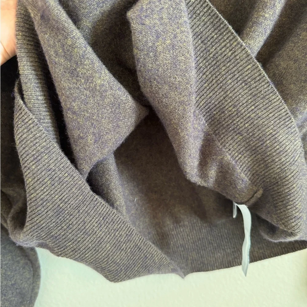 Black Brown 1826 Men’s v-neck cashmere sweater